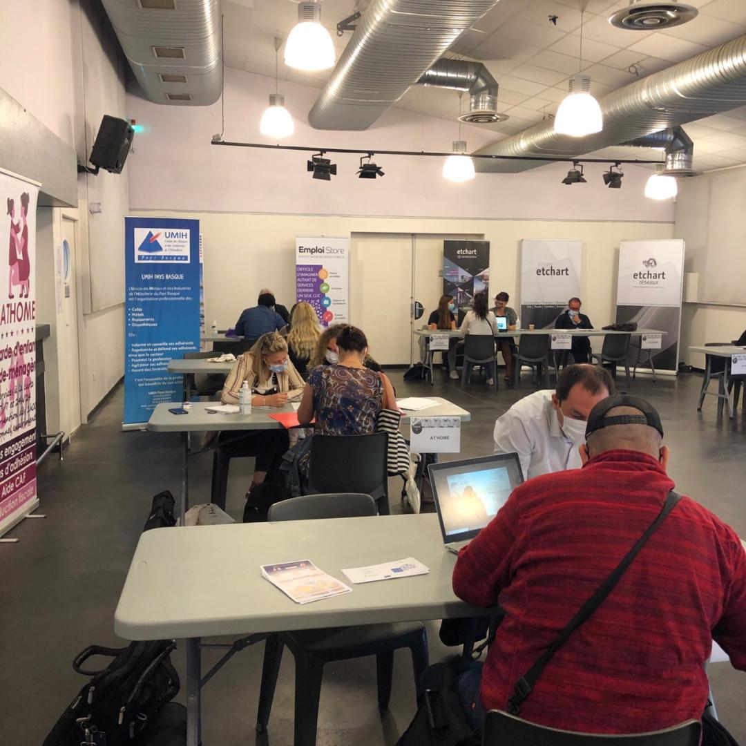 CedricGardette's tweet photo. #TousMobilisés pour le recrutement des #jeunes dans les Quartiers Prioritaires #QPV. Belle affluence ce matin à la Salle Albizia à #Bayonne à la rencontre des employeurs et partenaires. #1jeune1solution @kaderadda1 @srebiere #UMIH #CPME #FBTP https://t.co/LwWEZxhVvK