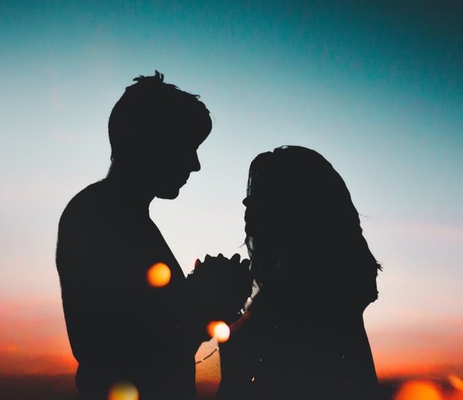 _Ugurum_'s tweet image. Bana neyin hayırlı olup olmadığına kendim karar veremeyeceğim belirtilirken, Yıldız'a resmen nasipten öte köy yok deniliyordu. Zira bunu ben ona söyleseydim çok farklı anlardı ama şimdi çok etkilenmiş gibi duruyordu. Aynı benim gibi...🤍

#opia ✨