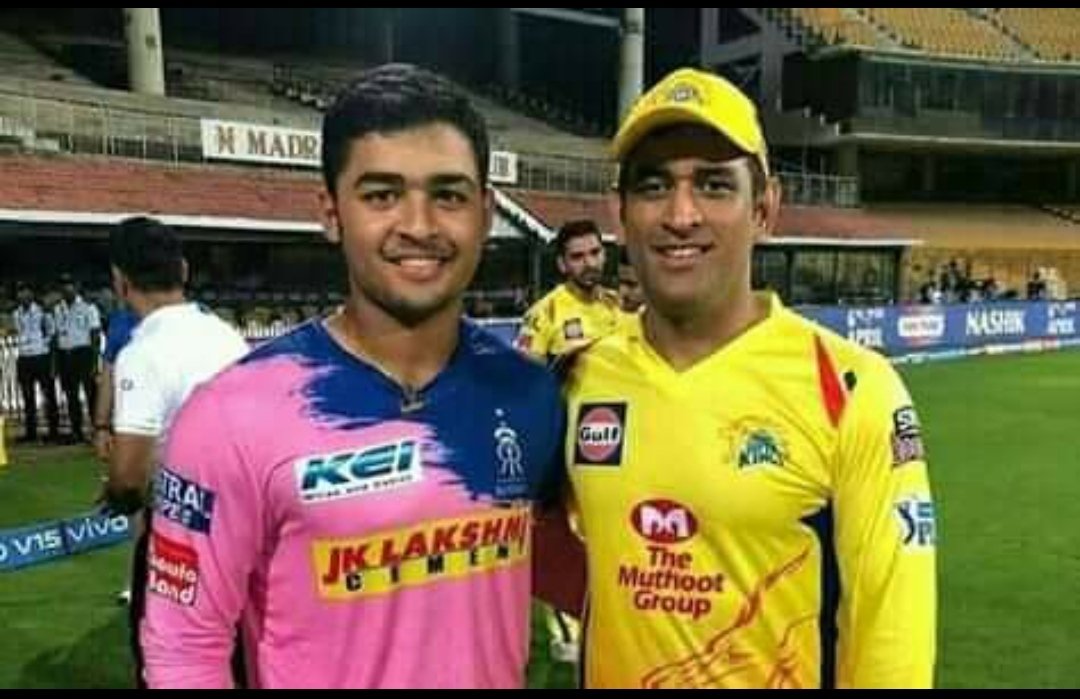 ParthaP89021970's tweet photo. ৫নং জাৰ্চীৰে #RajasthanRoyals ৰ পৰা অসম সন্তান @ParagRiyan (ৰিয়ান পৰাগ) আৰু ৭নং জাৰ্চীৰে #ChennaiSuperKings ৰ পৰা @msdhoni ৰ আজি #IPL2020 ৰ তৃতীয়খন খেল। 17 বছৰ 175 দিনত #IPL2019 ত অৰ্ধশতক অৰ্জন কৰা কনিষ্ঠতম খেলুৱৈ ৰিয়ান পৰাগ। https://t.co/l0k9gYeIak