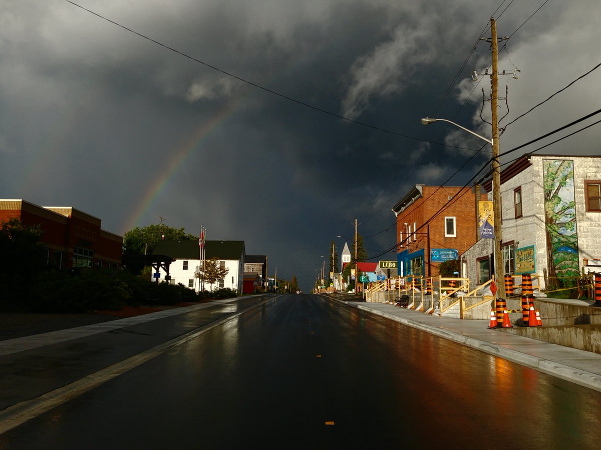 Announcing a slight schedule change at the #PurplePalace!
This Wednesday will be our last for the time-being as we shift our schedule over by a day.

New hours:
Thursday to Sunday 5pm to 10pm

Same delicious menu:
thearlington.ca/pub/
We do take-out as well!