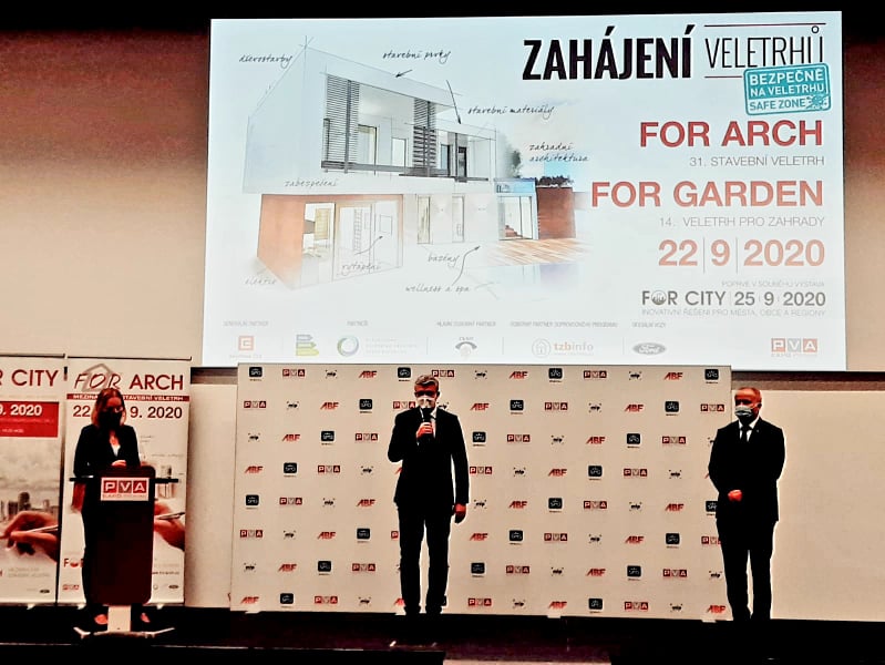 mpo_tweetuje's tweet photo. Dnes se otevírají brány nejvýznamnějšího stavebního veletrhu a svátku stavařů #FORARCH. Veletrh zahájil místopředseda vlády, ministr průmyslu a obchodu a dopravy Karel Havlíček. Poprvé @CzechTrade (hala 1, stánek 118) 👉 prodiskutujeme Vaše exportní záměry. https://t.co/pDBuUeoidd