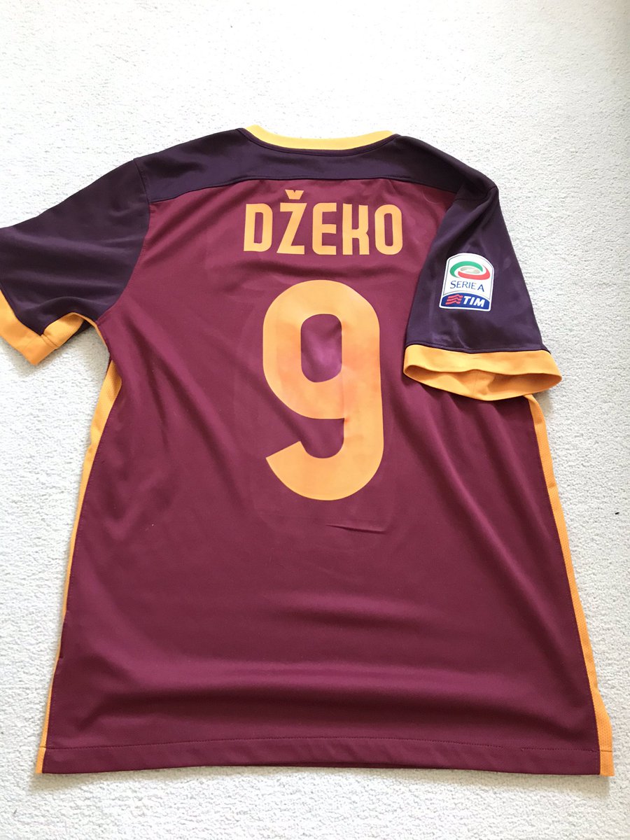 FutbolShIrTALIA's tweet photo. Day 113 - my #TopofDepops entry for the month. Roma home 2016 ๐บ ๐ ๐ด๐ , is it cheating that I put a spare nameset I had on the back?? ๐คซ #upcycling #workingfromhome #footballshirtisolation @homeshirts1 @TheShirtUnion @wunderkits @TheShirtMan_ @ASRomaEN https://t.co/UzFEfgeaPc