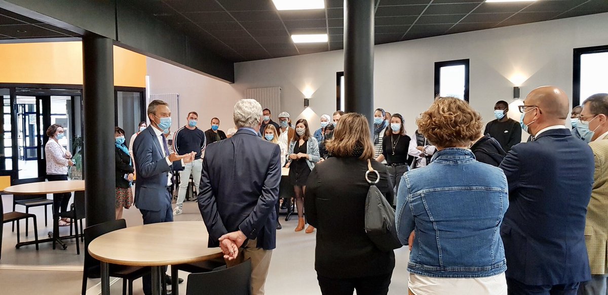 Visite du <a href="/FIMCCIFORMATION/">FIM CCI FORMATION</a> à #SaintLo et échange avec les 24 stagiaires en commerce international et en logistique, accompagnés par la <a href="/RegionNormandie/">Région Normandie</a>. Il faut inciter  les entreprises/collectivités à embaucher et aider les stagiaires à se former malgré la crise