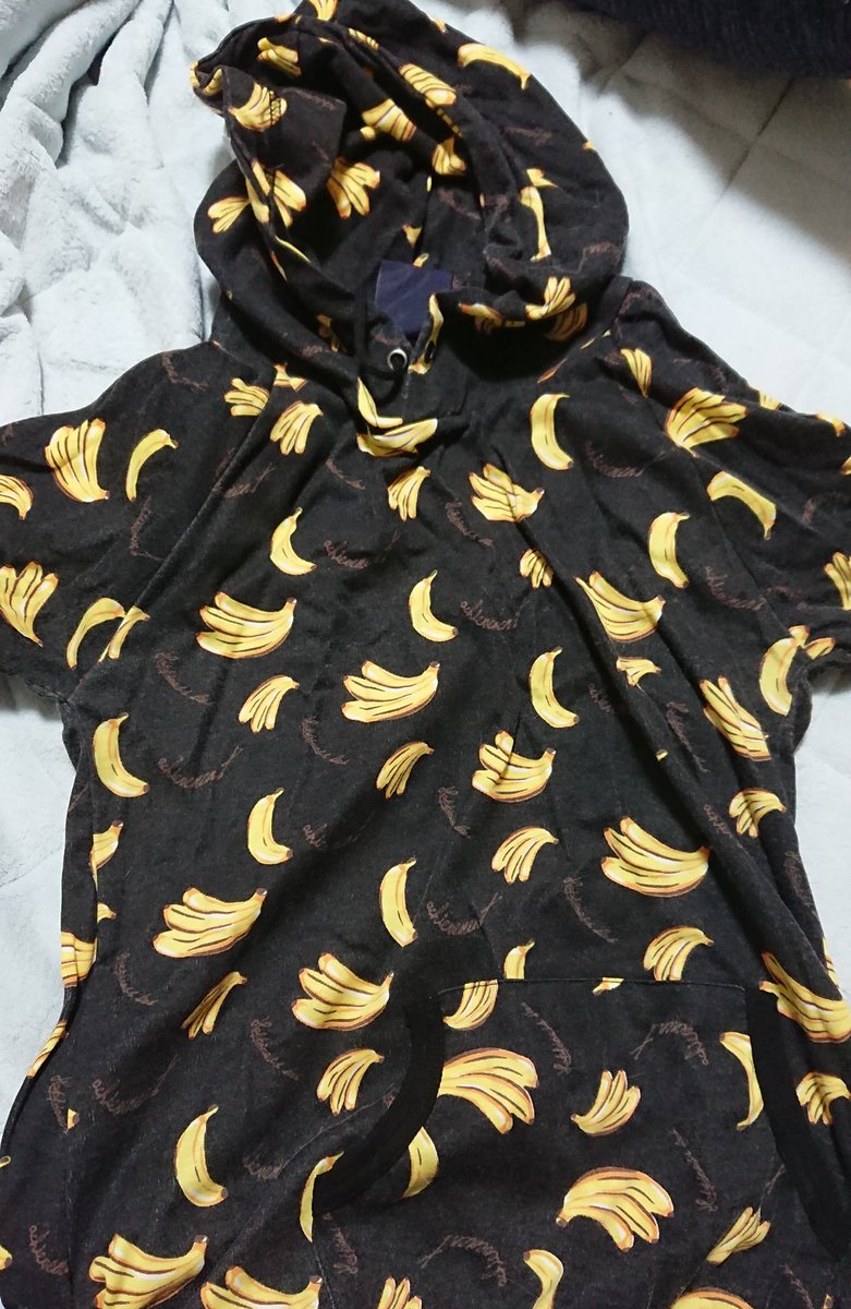 ねえ私ボーボボの人気投票の背景みたいな服持ってる 