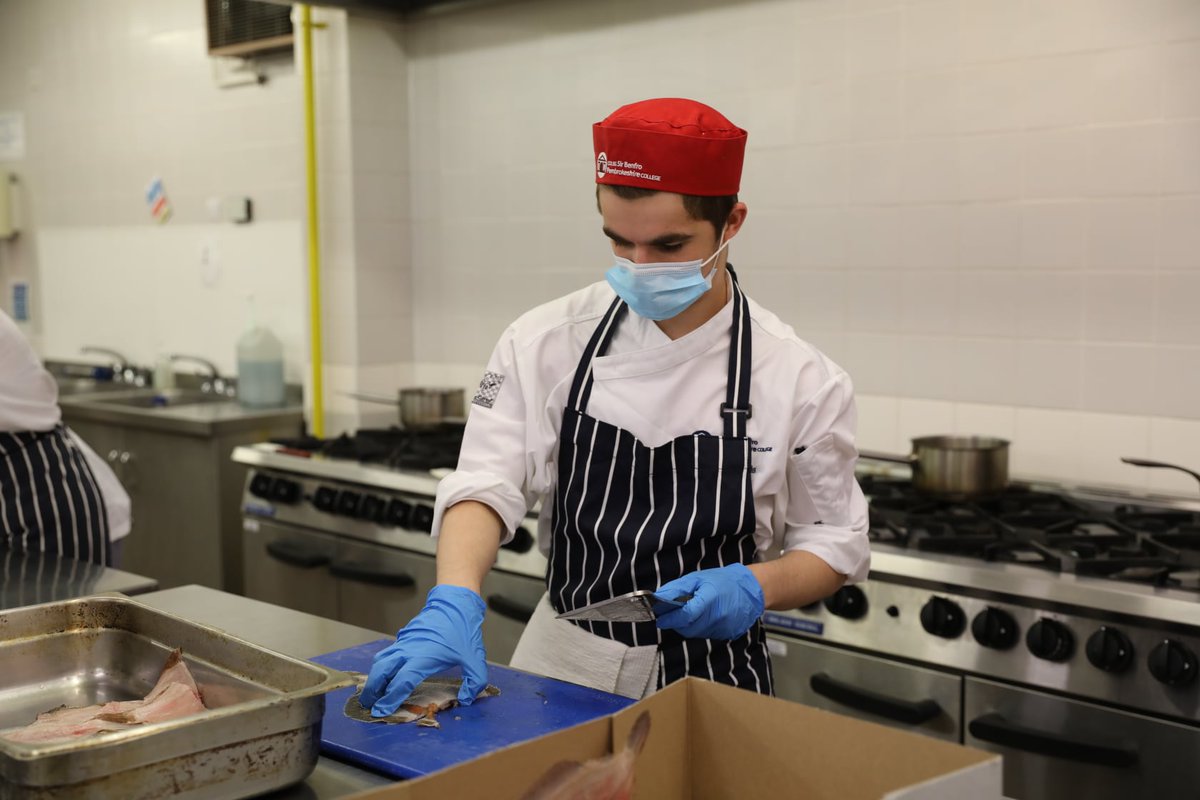 PembsCollege's tweet photo. Today's Guest Chef for the Chef's Forum Academy is Dougie Balish from the Grove in Narberth.  Grove of Narberth #hospitality #foodforthought

https://t.co/bxXDCfQOAc https://t.co/QZNyn4Ioqn