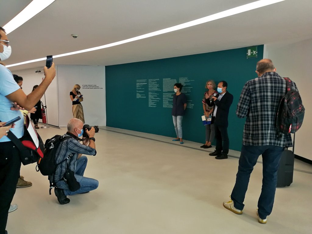 Museo_MAXXI's tweet image. «Abbiamo bisogno di bellezza, di poesia. Quello di #IsaacJulien è uno statement politico forte, contro la storia colonialista e sull’importanza della diversità culturale.» #HouHanru, Direttore Artistico del MAXXI, per la mostra #LinaBoBardi — Un meraviglioso groviglio