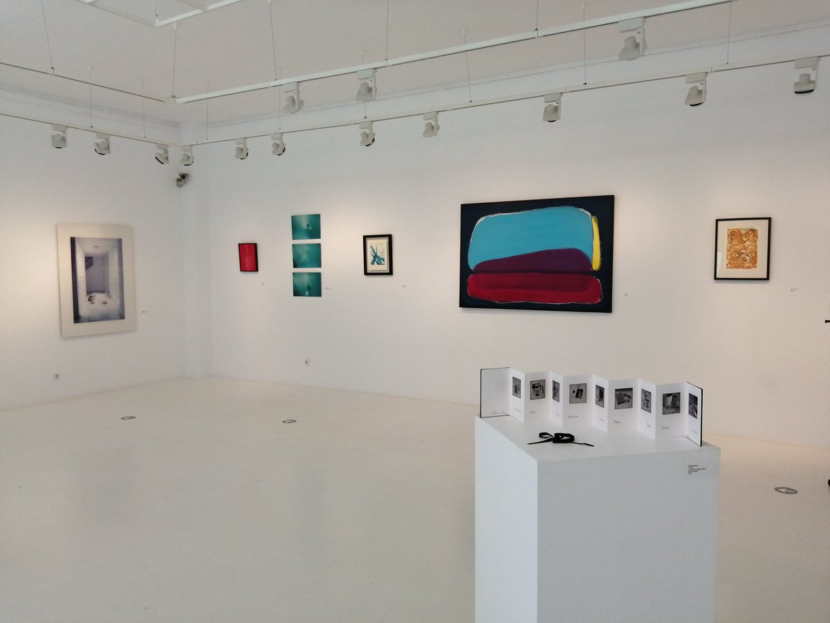 Hasta este viernes 25 de septiembre podeis visitar la exposición "¿Qué hace una chica como tú en una Escuela como esta?, en la sala de la Escuela de Arte San Telmo.