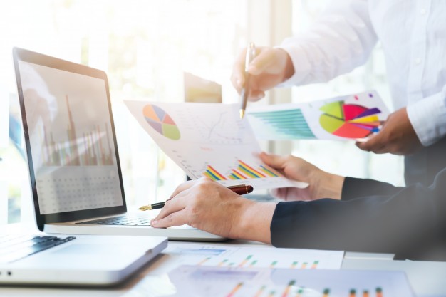 Keeping surveys under 15 minutes (30 questions) is key to reduce dropout and respondent fatigue when conducting mobile surveys | Read more on #mobile #survey design bit.ly/3jvTI9p