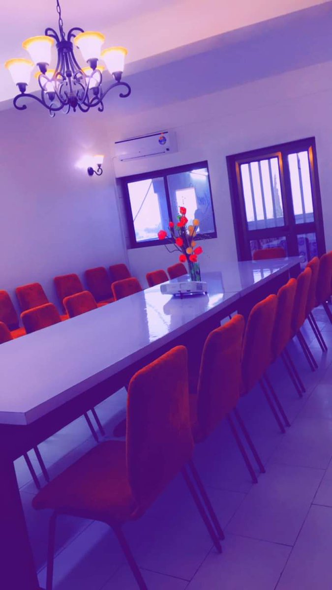 LevelUpConsult5's tweet photo. Même à Yaoundé il y'a les mô ways. Et pas seulement à Bastos 😉
Salle de conférence equipée chez Level Up Consulting sis à Ekié. https://t.co/dbvRNYVWsx