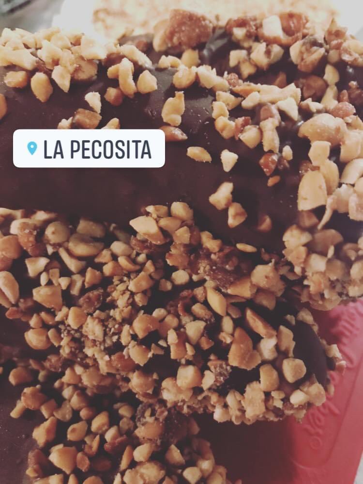 Tcupcakeplace's tweet photo. Chocobananos De Venta Aqui #lareposterasalvadoreña #lapecositaalbanez #chefcarorenderos #cupcakeplacesivar #cheflife #lapecosita #cupcakery #chocobanano https://t.co/MljwTiBZeX