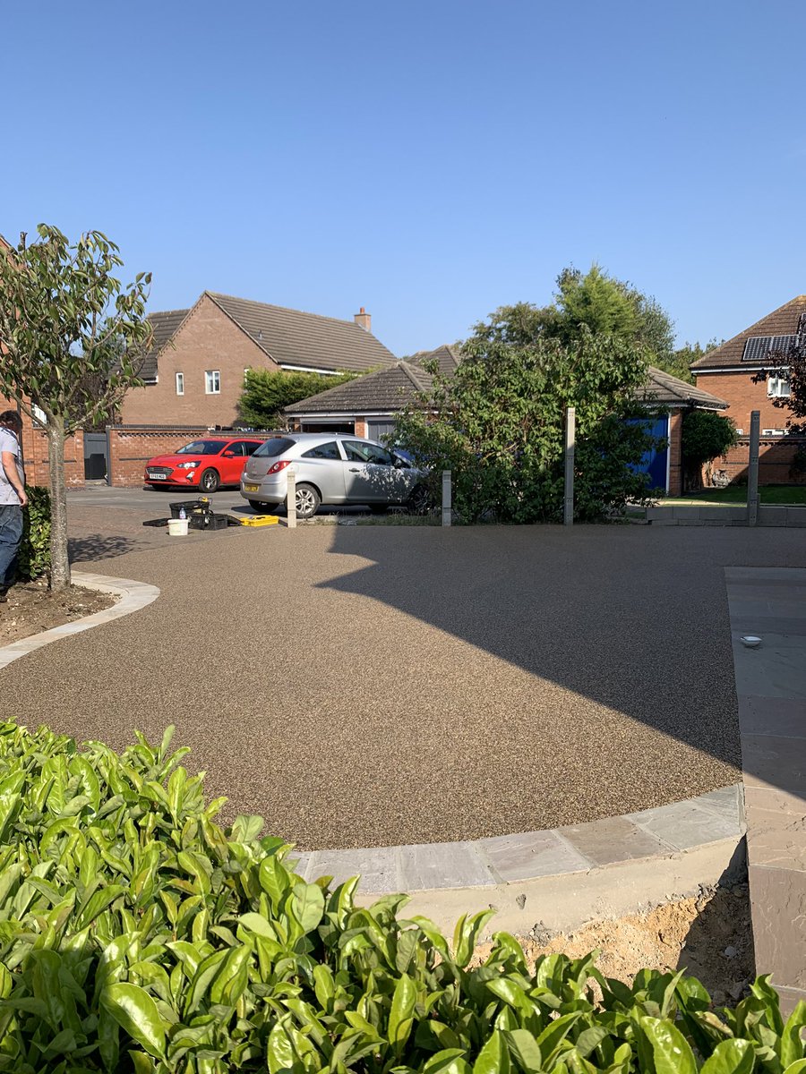 BayparkCons's tweet photo. New resin bound driveway completed today in Lincoln 🤩 

UV cappuccino resin bound was chosen to transform this driveway. https://t.co/eabwNNjwiQ