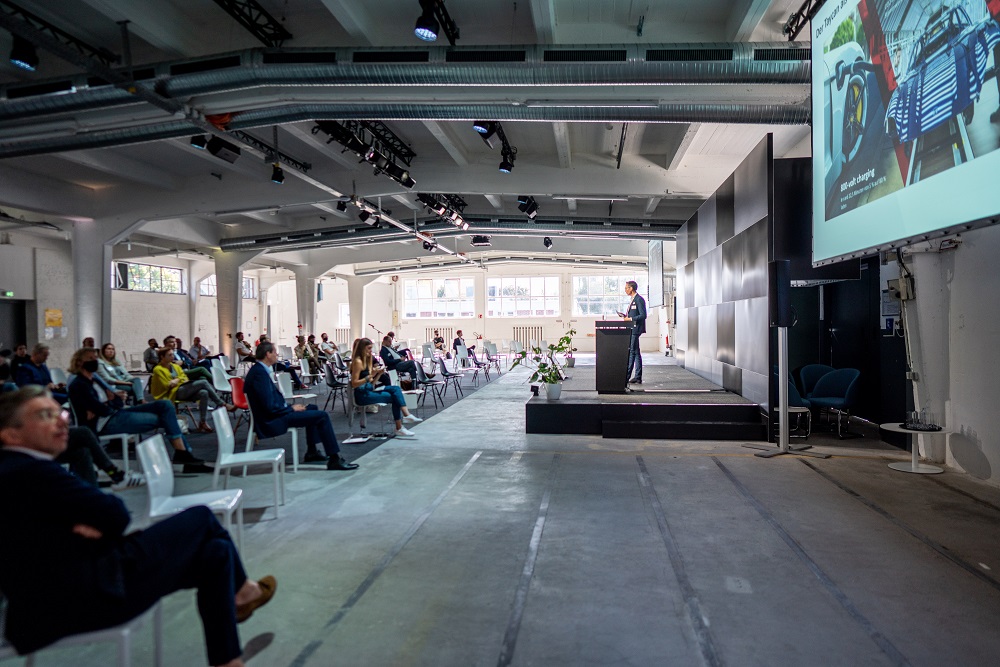 FAKTOR_3's tweet photo. Vielen Dank für zwei Tage Nachhaltigkeit, Inspiration & Austausch, liebe @AwarePlatform 🌱 Eine Handvoll Faktorianer*innen war diese Woche auf der neu gegründeten #awareConference in Berlin unterwegs. Mehr zur Plattform: https://t.co/SXQBrJFjQP https://t.co/YMJNt96zAw