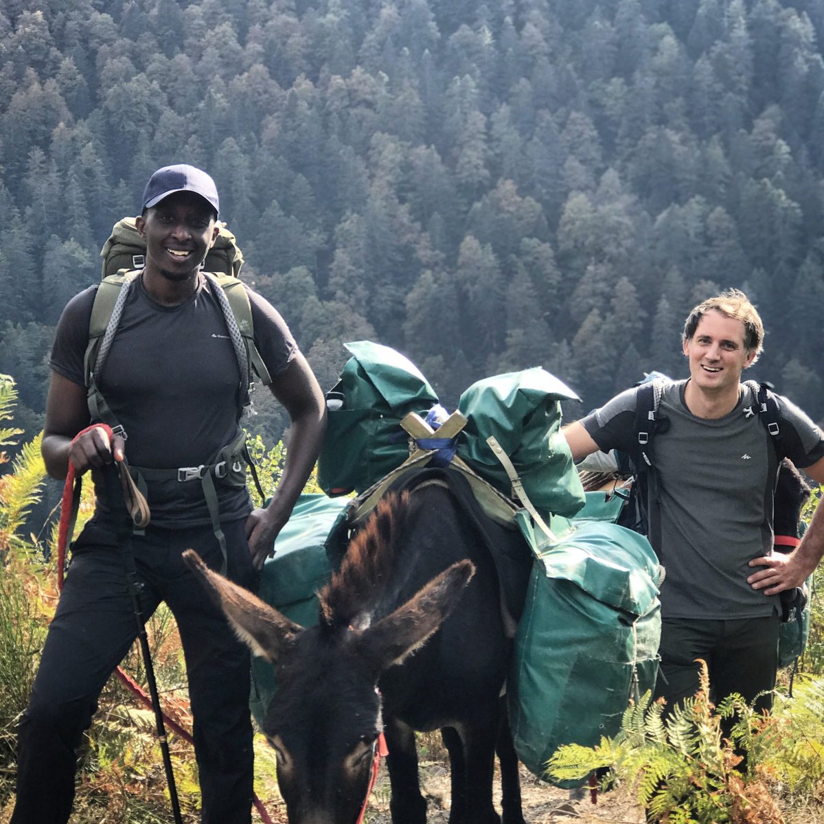 RdeCasabianca's tweet photo. Je reviens à l'instant d'un nouveau voyage pour "Nos Terres Inconnues" avec l’irrésistible @Ahmed_Sylla que j' ai eu la chance d'emmener avec moi au coeur des #Pyrénées ( #Bearn + #PaysBasque) pour un road trip joyeux, sensible et inattendu !A découvrir bientôt sur 
sur @france2 https://t.co/5w6Jt10nol