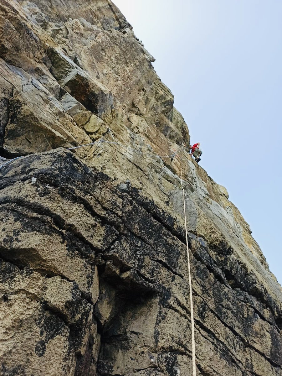 aretecentre's tweet photo. Making the most of the sunshine with a small Arete team climbing trip to #stackpole and The Range #southpembrokeshire
.
.
.
#seacliffclimbing #seacliffs #sea #rockclimbing #sunshine #pembrokeshirecoast #ropes #gettingoutside #freshair #seaview #gettingoutoftheoffice https://t.co/M9cwtBHBjq
