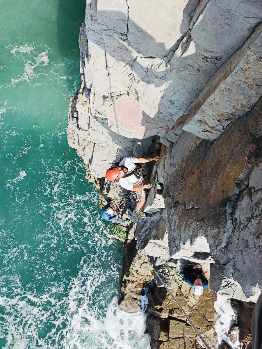 aretecentre's tweet photo. Making the most of the sunshine with a small Arete team climbing trip to #stackpole and The Range #southpembrokeshire
.
.
.
#seacliffclimbing #seacliffs #sea #rockclimbing #sunshine #pembrokeshirecoast #ropes #gettingoutside #freshair #seaview #gettingoutoftheoffice https://t.co/M9cwtBHBjq
