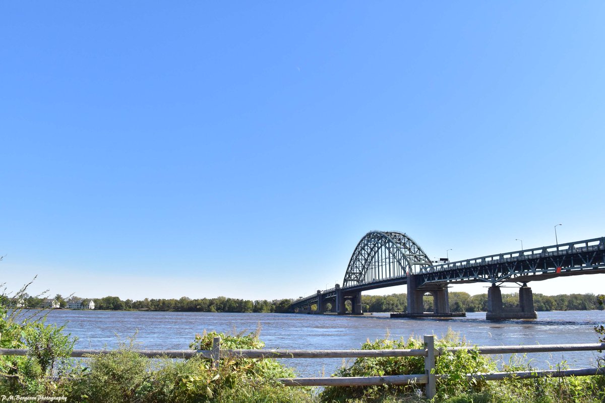 MikeSlickster's tweet photo. #Lunchtime #Photography #TwoForTuesday: Yesterday's end-of-summer waxing crescent over the #DelawareRiver #LardnersPoint #Philly, on its way to the full Harvest Moon on Oct. 1st. October has also a full blue moon on Halloween—Oct. 31—called the Hunter's Moon. Happy #AutumnEquinox https://t.co/QCIWIKhC37