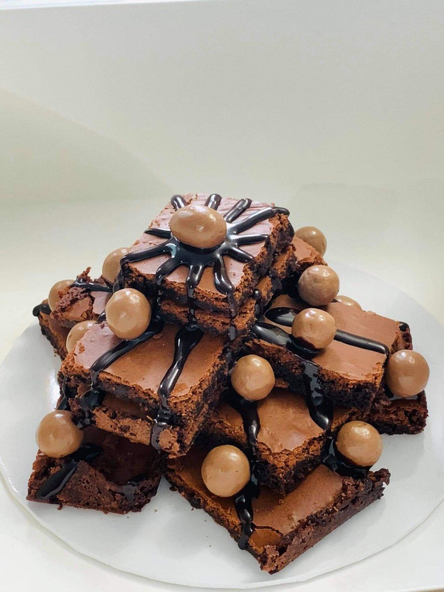 Brownie tower with some maltase on it😋