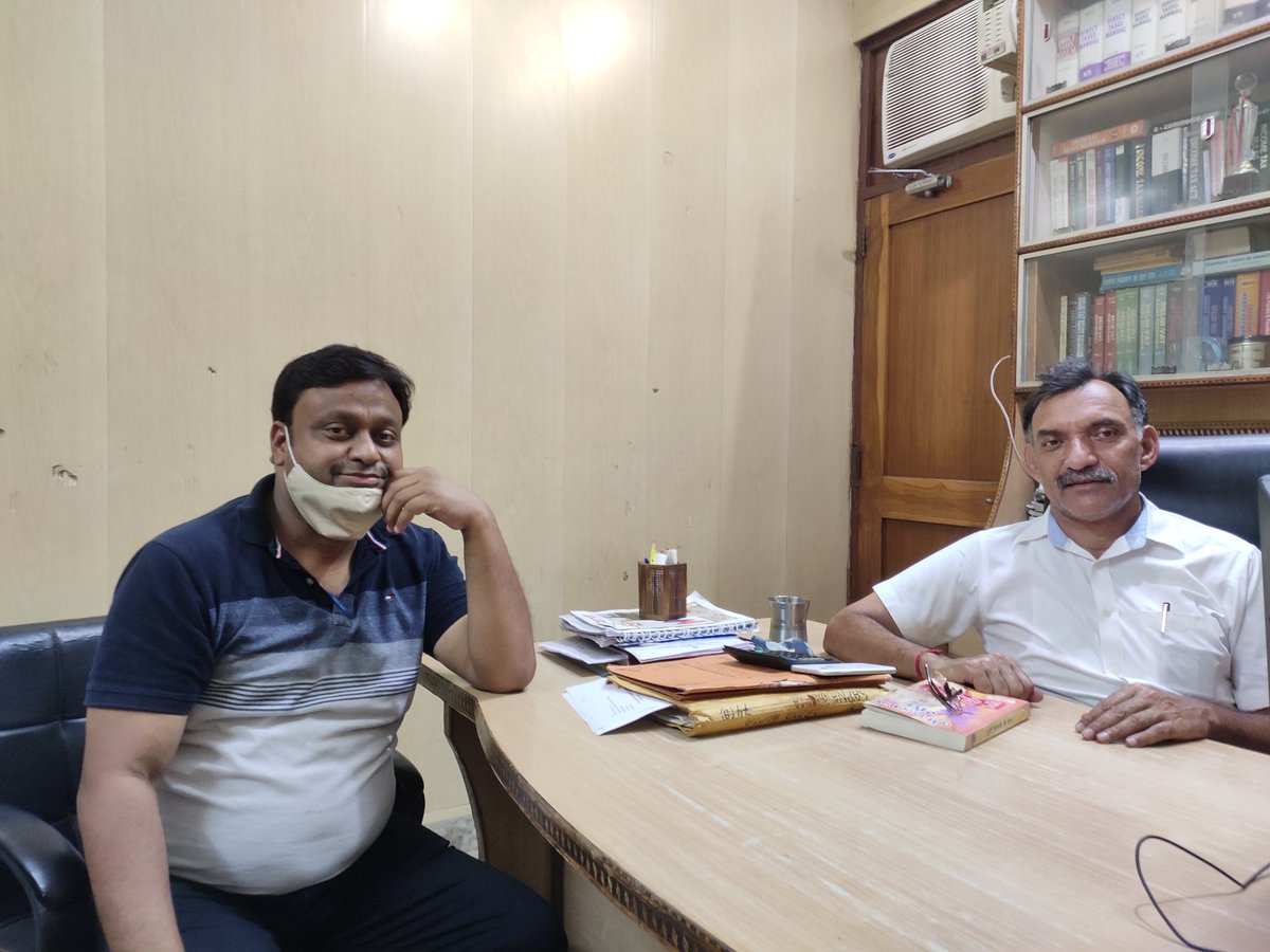 mukeshgoelbjp's tweet photo. आज भाजपा के वरिष्ठ कार्यकर्ता बड़े भाई विजय शर्मा जी (C.A) से उनके ऑफिस जाकर मिला व संगठन को लेकर चर्चा करी।
#मुकेश_गोयल #मंडल_अध्यक्ष #45E
#यमुना_विहार_मंडल #दिल्ली_प्रदेश #भाजपा https://t.co/gotR8kzXCo