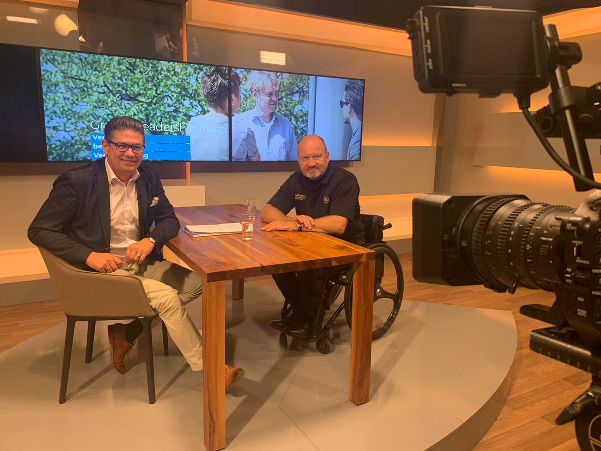 Grundl's tweet photo. Mit Rolf Benzmann beim #CHEFSACHE-Talk im Regio TV: Worum es in dem Interview ging, erfahren Sie am 30. September um 20:30 Uhr im Regio TV statt. Einschalten nicht vergessen! #Menschenentwickler #Leadership #Verantwortung #LeadingSimple #GrundlLeadershipInstitut https://t.co/ASNzmf2Qnh