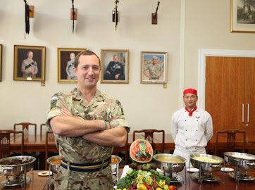 QOGLRComd tweet media