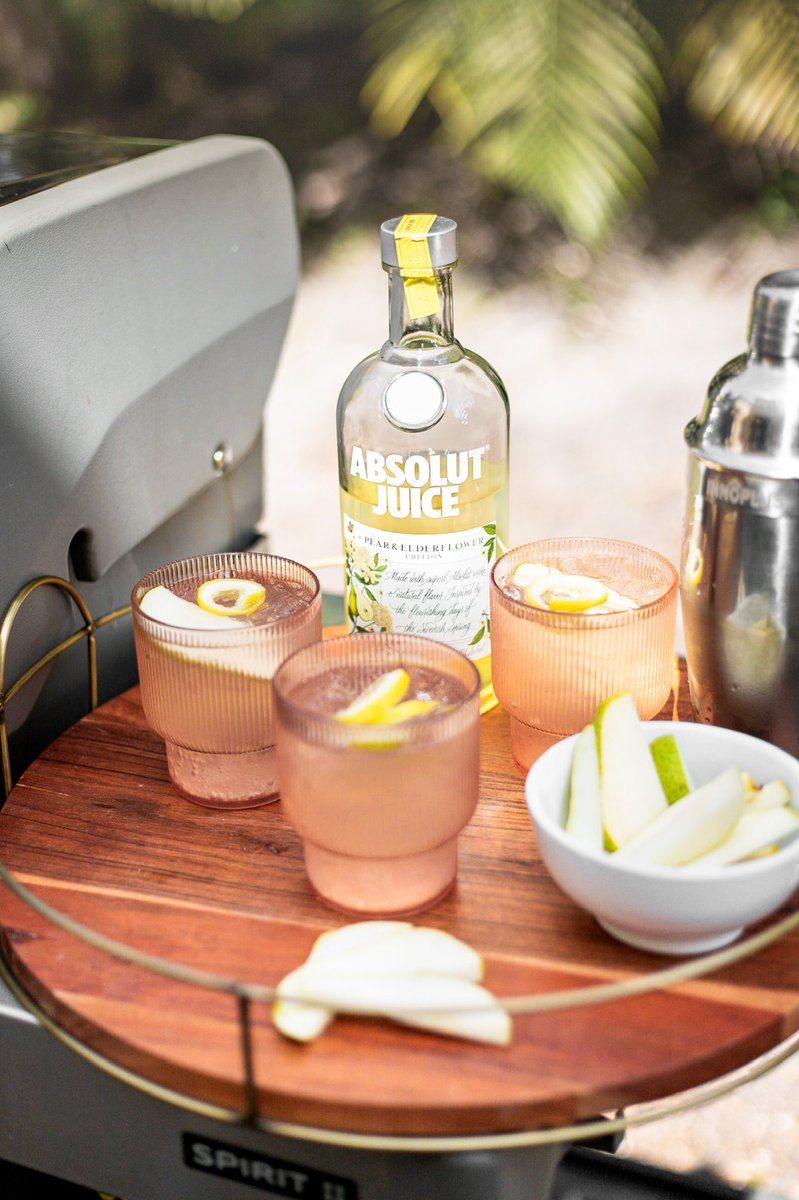 pricklyfresh's tweet photo. Spiked Elderflower Lemonade! A new, and super refreshing cocktail I’ve created in partnership with @AbsolutUS ! Recipe over on IG! #GetJuicy #AbsolutPartner https://t.co/IudWHZFyqr