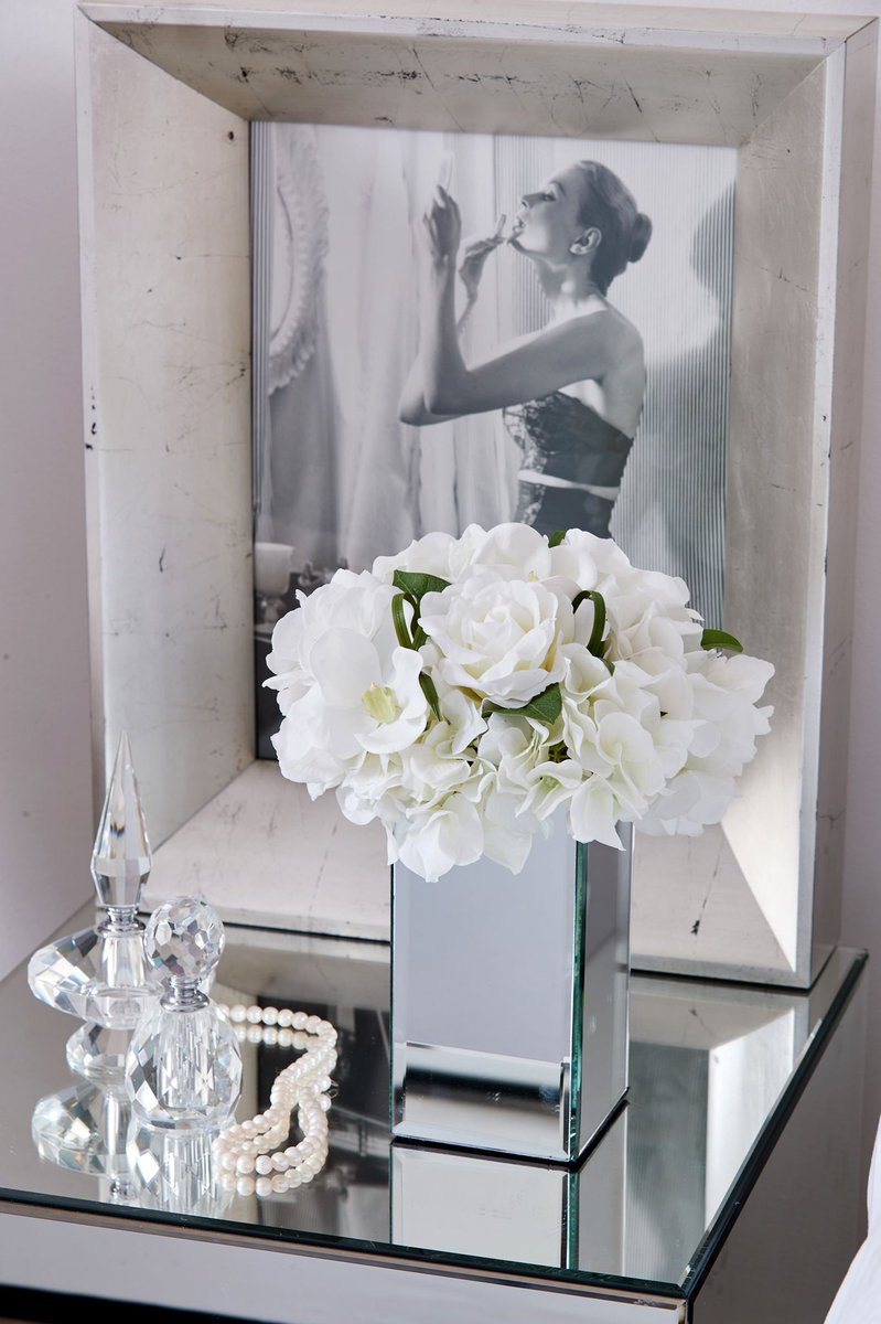 This arrangement of roses, hydrangea and orchids has always been a firm favourite amongst our customers.  It’s ideal to give as a housewarming gift, birthday present or even just as a little treat for yourself. #gift #artificialflowers