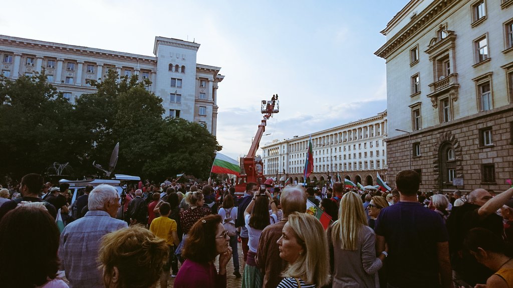 MaryKostov's tweet photo. Day 76.
#Bulgaria #protest for #democracy.
GRAND NATIONAL #UPRISING III
#Resign!
#МутриВън!
This is a truly wide national movement. The breadth and depth are beyond temporary political schemes. A real #revolution. https://t.co/WpB0rRdbOJ