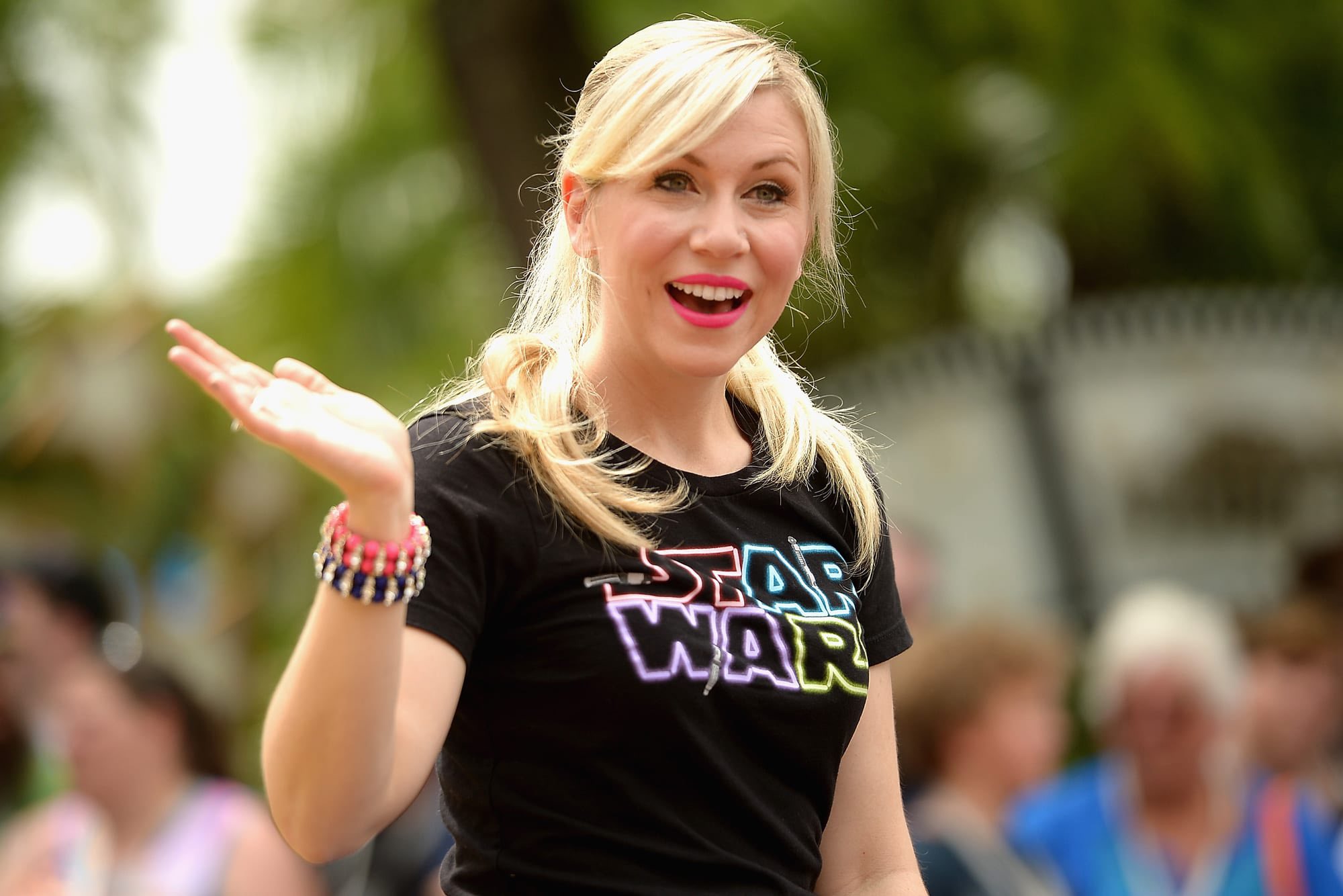 Happy birthday to Ahsoka Tano herself Ashley Eckstein ( May the Force be with you! 