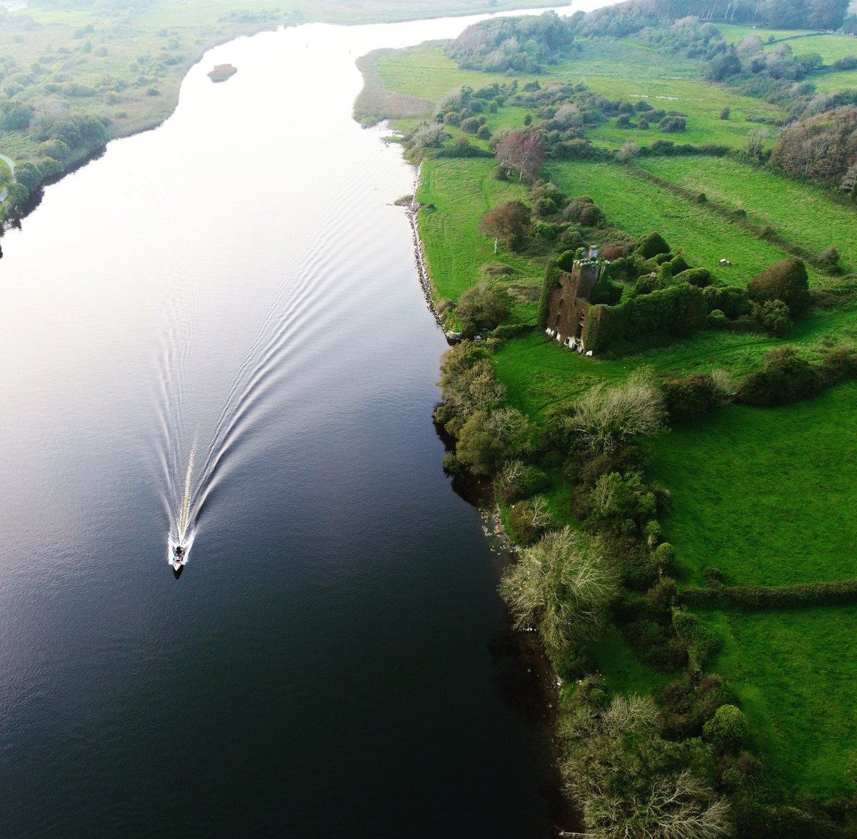 GreenGraphPics's tweet photo. Loving the view high above Menlo Castle next to a very calm River Corrib this morning.

#galway #galwaycity #WildAtlanticWay #wawpics #drone #dronephotography #dji #djimavicmini #mavicmini #menlo https://t.co/oJ2mRoTLzb