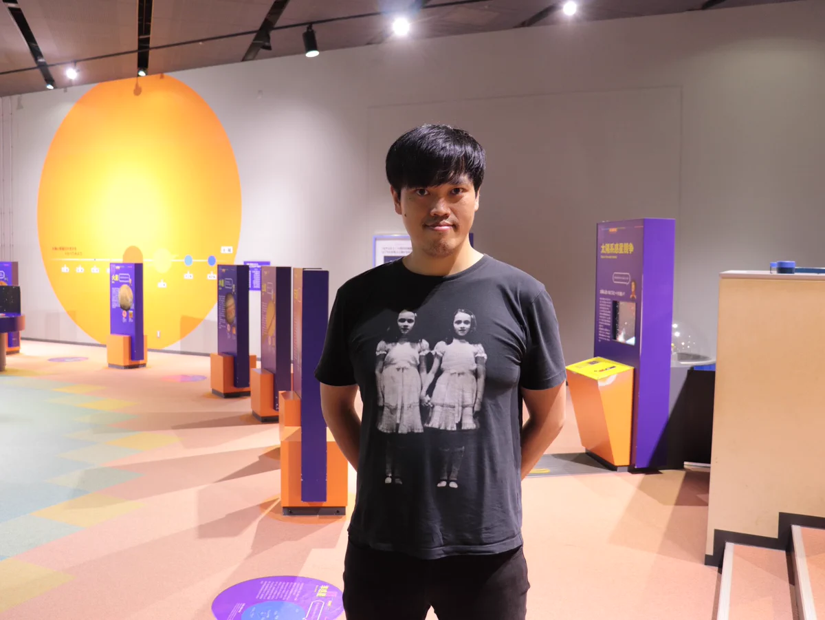 絶妙にそれっぽいwwwプロデューサーに見える写真のポーズ