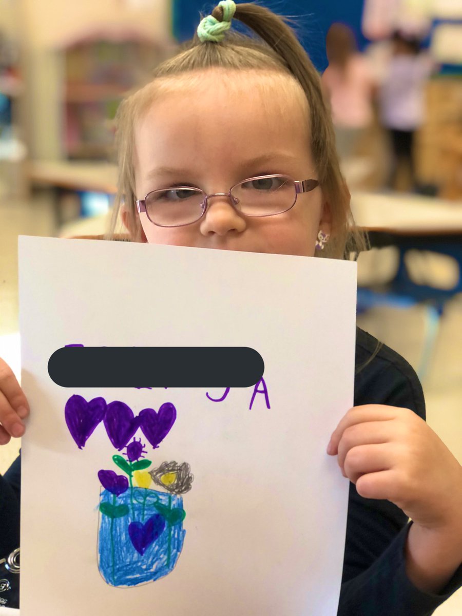 Our provocation this morning 🌸 🌺   #KindergartenDays #Flowers #drawing @standrewselem #littleartists