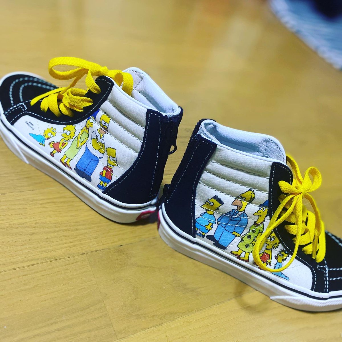 takenoko_billy's tweet photo. せがれのVANS。
Simpsons。
最近ブーツも疲れるから あんまり履かないし親父も買ってもらいたい🦧
ヤフオクでこっそり探そ
#bans
#sk8hi
#sinpsons https://t.co/8mAuw7iEcM