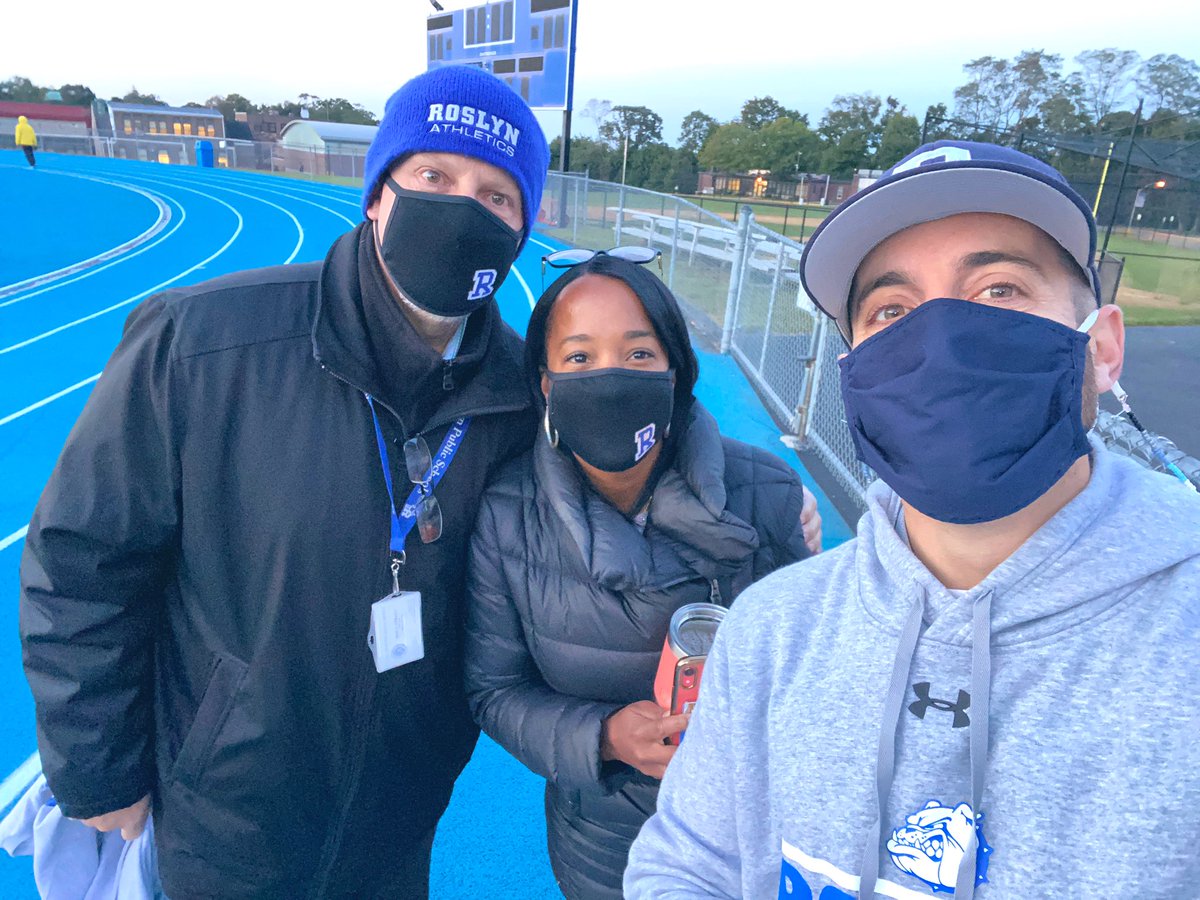 RoslynMS's tweet photo. Thanks for the invite @RoslynSchooIs to Senior Sunrise for the class of 2021. #roslynschools #roslynmiddleschool #rms2020 @cjohanson45 @DaveLaz1 @m_goldspiel https://t.co/pwHmJB5Pgo