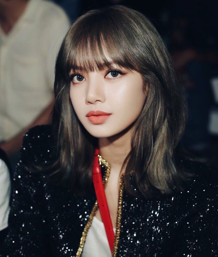 The_varietyLily's tweet photo. ระหว่างสองลุคนี้ของ Lisa ลุคไหนโดนใจมากที่สุด ช่วยบอกพร้อมติดแท็กมาด้วยนะคะ
#CELINEAmbassadorLisa @BLACKPINK #LISAXCELINE https://t.co/tzOgsXaLWr