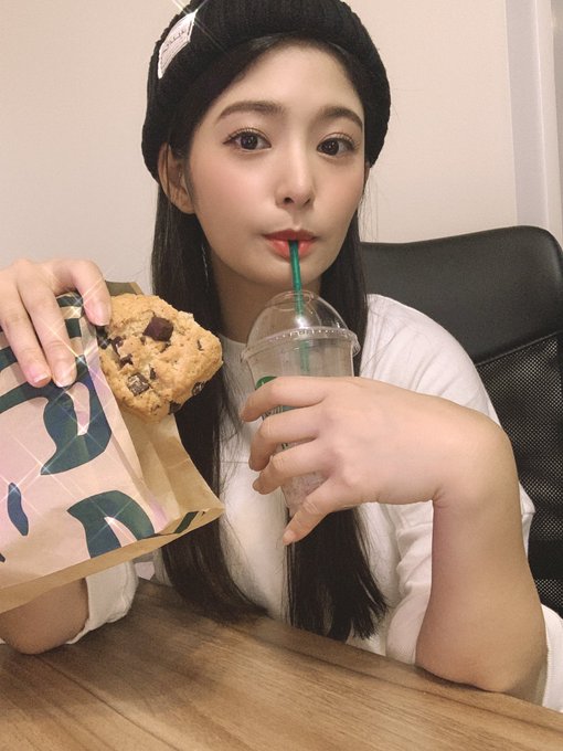 さっ❣️甘いの食べてパワーつけて🔥 今夜はFANZAライブチャット🎵 https://t.co/e9frK7j2PR