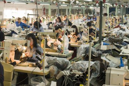 juststyle's tweet image. &quot;Lopsided contracts&quot; expose garment industry frailties #garmentfactory #covid #factoryworkers buff.ly/3kJMj6h