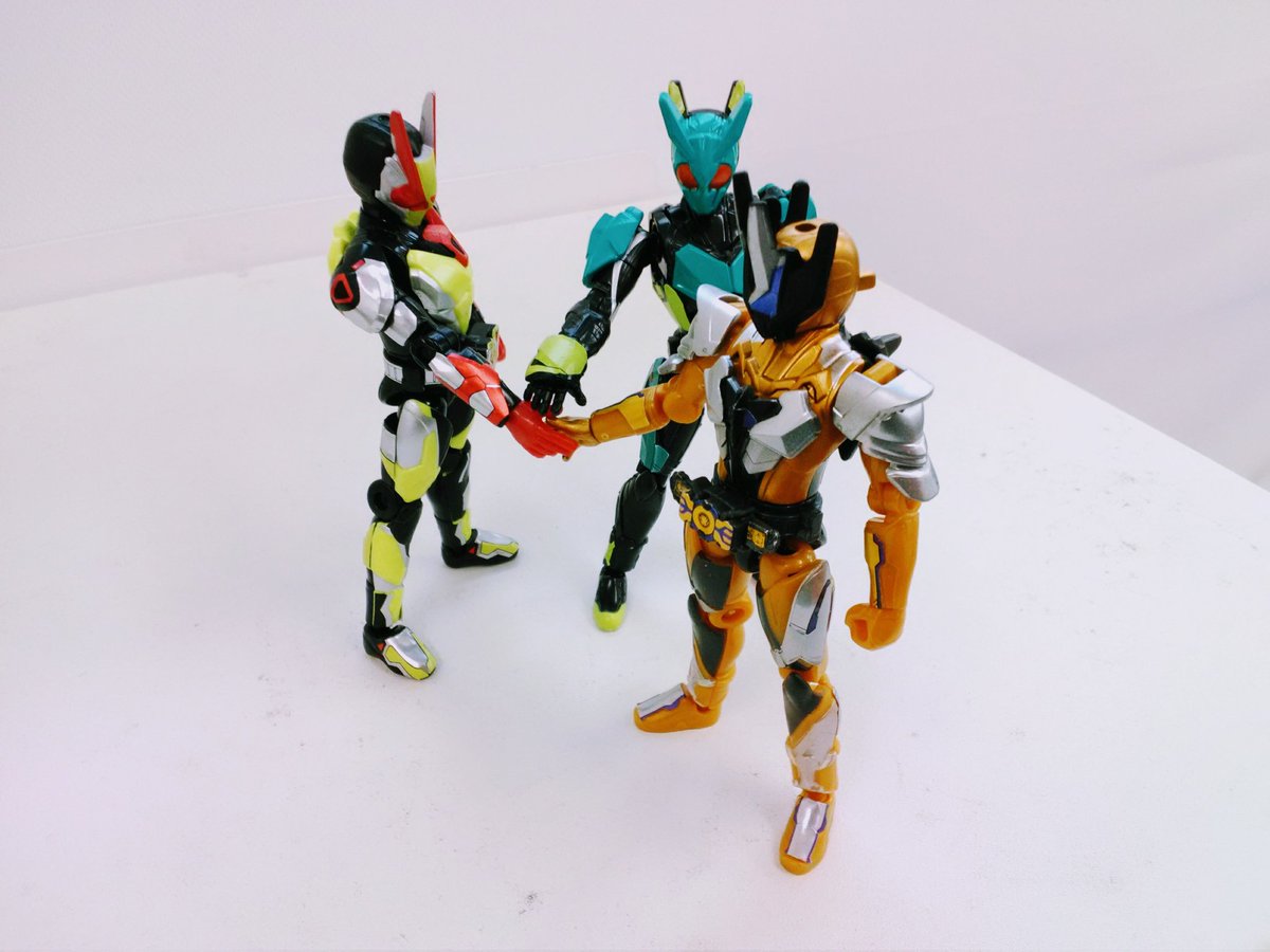 AshLinx3's tweet photo. 最後はお決まりの仲直り握手で終わり✨✨🌈
#仮面ライダーサウザー
#仮面ライダーさうざー
#MaskedRiderThousar
#仮面ライダーゼロワン
#仮面ライダーゼロツー
#仮面ライダーゼロワンホッピングカンガルー
#MaskedRiderZeroOne
#MaskedRiderZeroToo
#社長対決
#ZAIAenterprise
#HIDENintelligence https://t.co/9ORcWZ8s4q