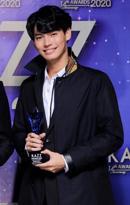 winmetawig's tweet photo. Congratulations @winmetawin 🐰💚
#WinGallery #วินเมธวิน
#Winmetawin #Snowballpower
#LINETHPeoplesChoiceAwards https://t.co/uLoAZysgt4