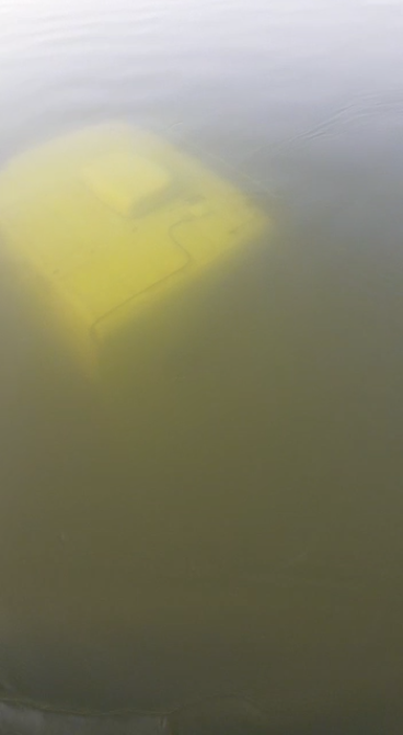 imirante's tweet photo. Carreta carregada de madeira cai em rio e fica submersa na divisa do MA com TO https://t.co/BPVsDTjg3q #carreta #rio #submersa #divisa https://t.co/3vzCcPbe63