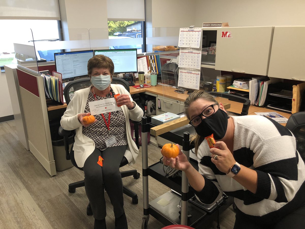 jennieberkley's tweet photo. Happy Fall, Y’All! 🍁🧡 What a good day for a little pick me and a reminder that we appreciate the work that our @Milford_Schools Central Office Support Team #COST does everyday! #ReesesPumpkins 🎃 #MilfordMeansAll https://t.co/Szl5e5nSM7