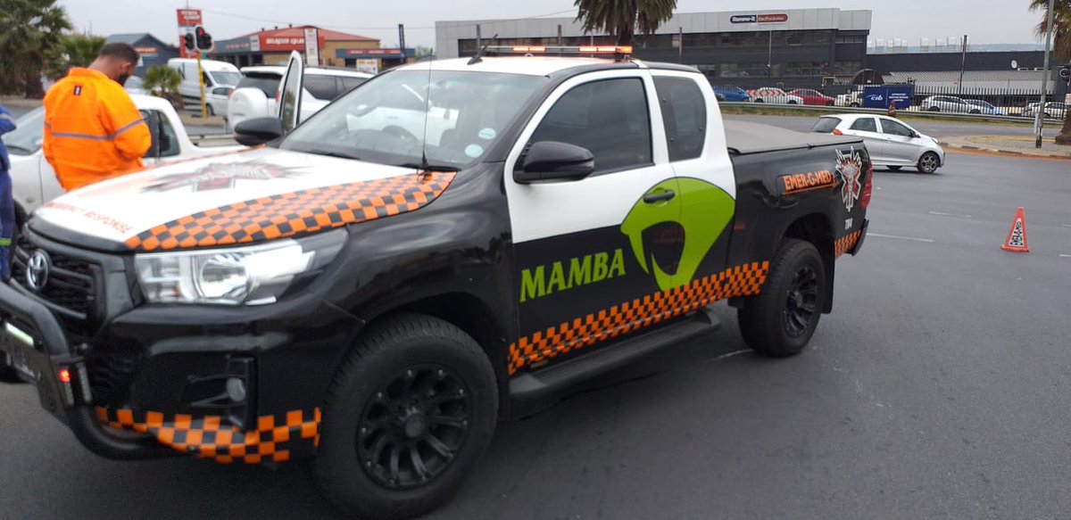 EMER_G_MED's tweet image. 《Sunnyrock》 #TM04, #A09 &amp;amp; #RV04 responded to a motorbike collision on Edenvale &amp;amp; Northreef Road in Sunnyrock. One patient was treated and transported by under ALS care to a nearby facility. @GTP_Traffstats @_ArriveAlive @IOL @News24 #whensecondscount @motocyclesafety #synnyrock