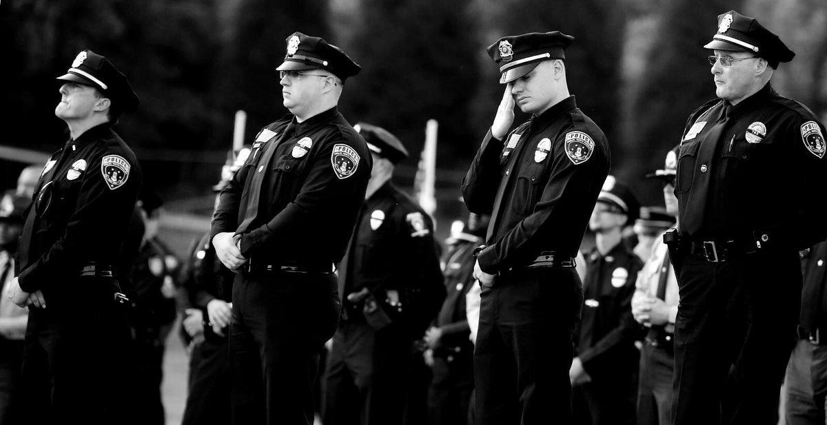 I feel inspired. Let’s create a post celebrating our men and women in law enforcement.  #BackTheBlue  #ThinBlueLine post your favorite picture. I would love to see them all. Comment on the ones you like.