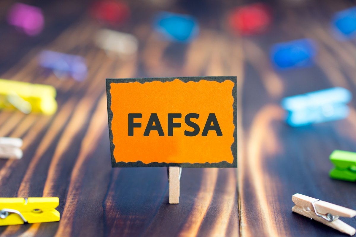 Got 3 minutes to spare? Check out this video to learn how the Free Application for Federal Student Aid (FAFSA) gives you access to grants, loans and work-study jobs that can help fund your education.

youtube.com/watch?time_con…