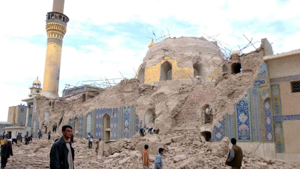 When terrorists destroyed the Al-Askari shrine in 2006, Shia tribes begged Sistani to allow them to march north to take revenge. He forbid them outright: “the shrine will be rebuilt and it will be even more beautiful than before, but who will answer for the bloodshed?”  #Samarra