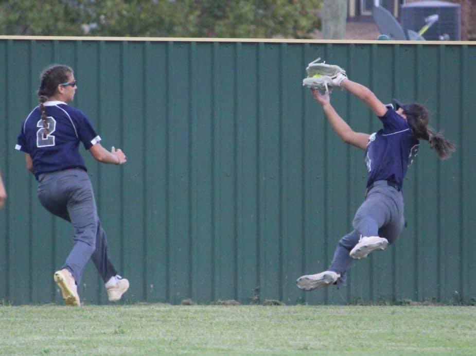 elrenosoftball's tweet photo. ICYMI: Impressive catch from senior, Nana Guzman (@_krystianaa) last night to help get the district W vs Lawton MacArthur. #noflyzone #notfinished #goreno 🤩📸 https://t.co/9hcFCN13pM