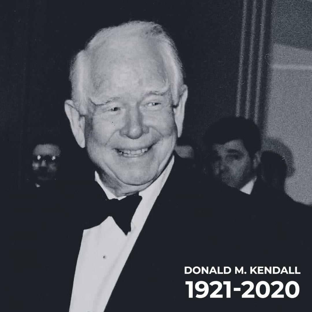 PepsiCo ailesi olarak, eski CEO’muz Don Kendall'a derin bir üzüntü ile veda ediyoruz. Kendisini sadece başarılarını takdir ederek değil, aynı zamanda hem bireyler hem de şirket olarak onun mirasını ileriye taşımak için yapabileceklerimize duyduğumuz heyecanla hatırlayacağız. https://t.co/O8jEujk4RL