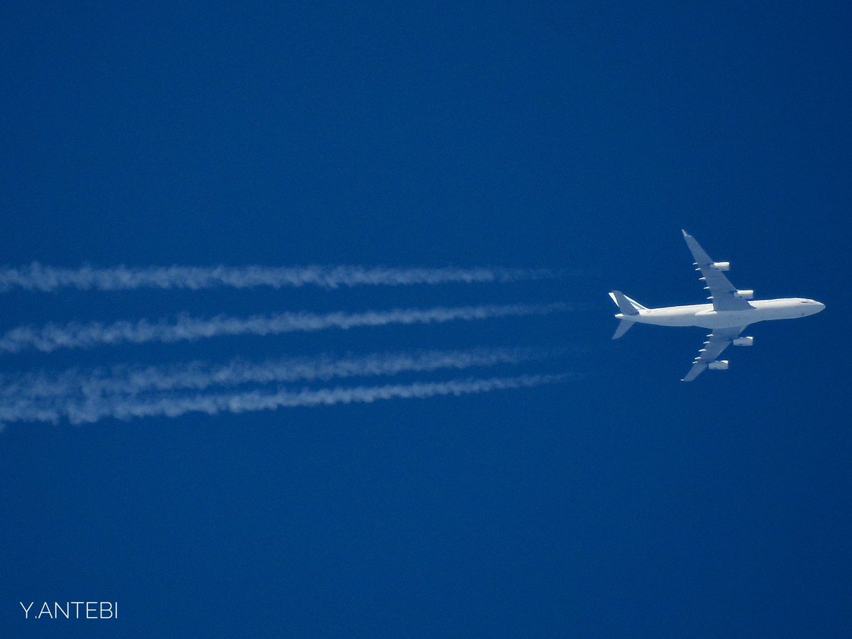 ace_pio's tweet photo. Haven’t seen a #Contrail in over three months, so this was a nice surprise.
#CTM2014 #FRAJA #A342 from #Paris to the gulf 
@Armee_de_lair #ArmeedeLair #FrenchAirforce #France #avgeek #contrailspotting #milair https://t.co/hBxGVfV2au