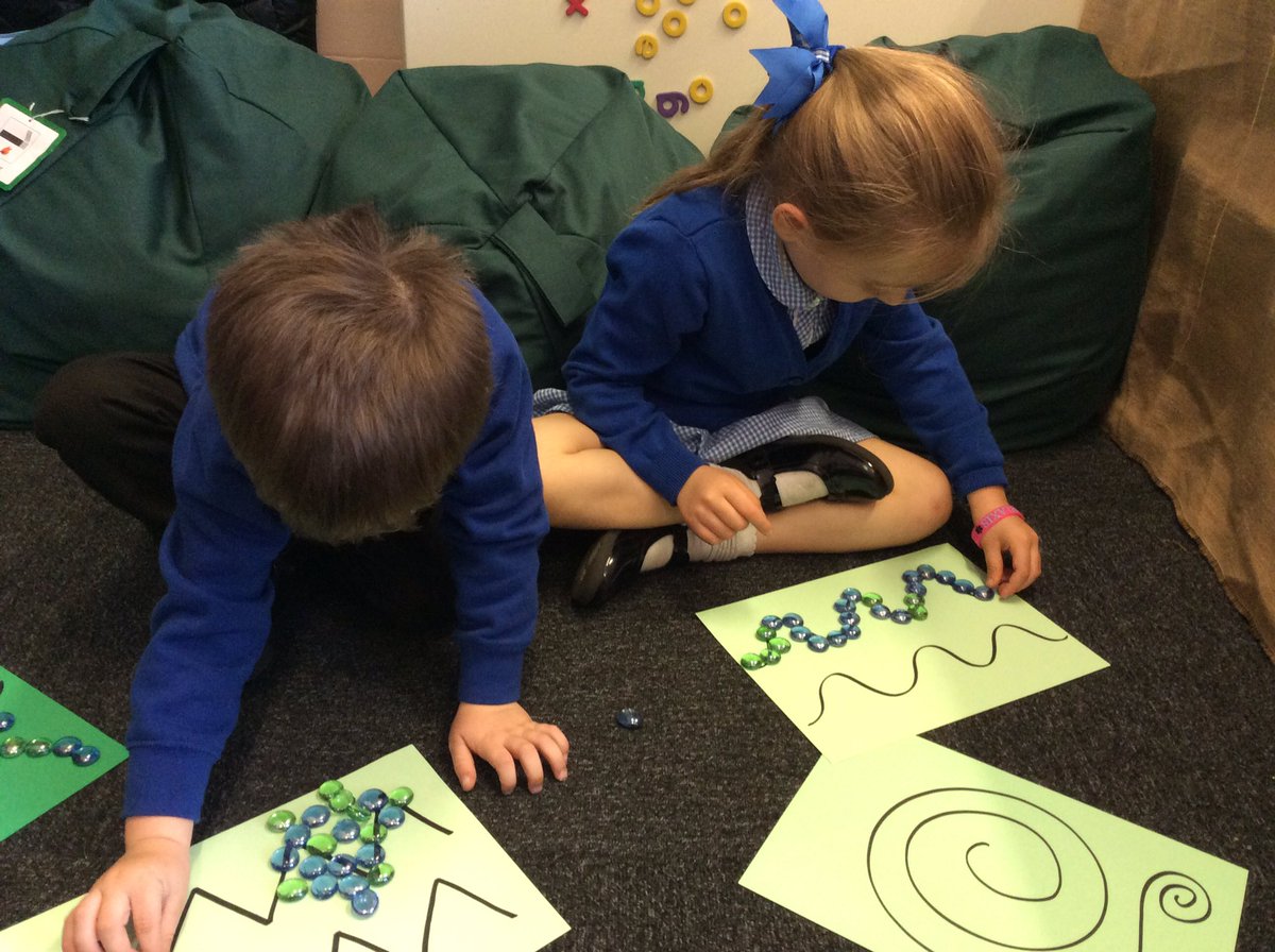 Wheeler_PS's tweet photo. Practising Fine motor skills in Green Base this afternoon #hcatschool #eyfsideas https://t.co/rvKQZUzLqG