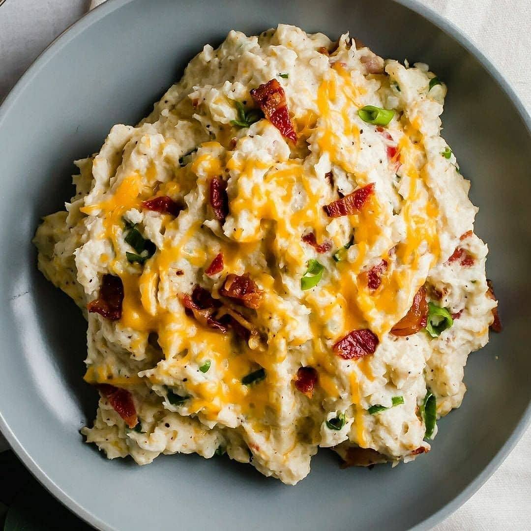 eBuyingGuideIn's tweet image. Oh hello you big bowl of deliciousness 😍❤️Loaded cauli mash for dinner loaded with bacon and cheese 🥓🧀 This recipe is for 8 because I loooooove leftovers of this, but you can 1/2 it if you want!⁣⁣⁣
.
.
bit.ly/yourFreeCustom… ⁠