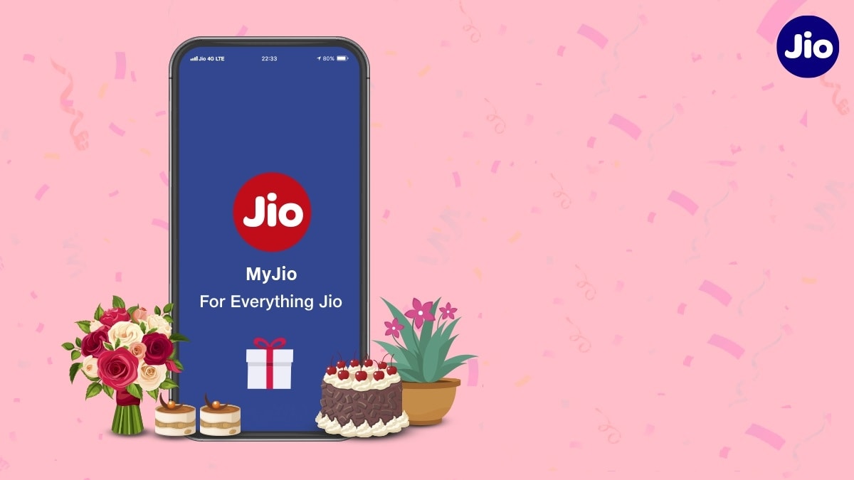 thetechsuggest's tweet photo. A Bloomberg's report said that Reliance is planning to launch an Indian budget-friendly Jio smartphone that can run Android.  #JioSmartphone #MukeshAmbani #RelianceJio #Smartphone https://t.co/b59BHbwwLu https://t.co/P2YZgrqVIb